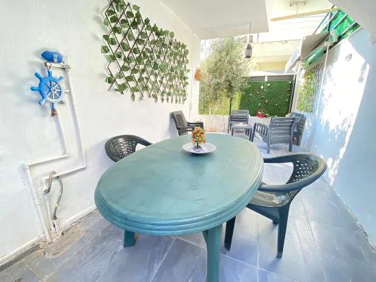 Seferihisar Mersin Ala dem Meer 350 m Entfernung mit Garten zum Verkauf stehendes 2+1 Doppelhaus –