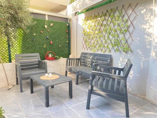 Seferihisar Mersin Ala dem Meer 350 m Entfernung mit Garten zum Verkauf stehendes 2+1 Doppelhaus –