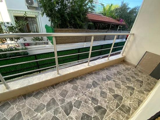 Seferihisar Mersin Ala dem Meer 350 m Entfernung mit Garten zum Verkauf stehendes 2+1 Doppelhaus –