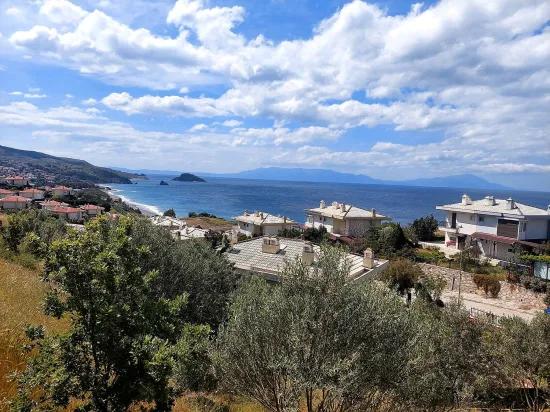 İzmir Seferihisar Doğanbey direkt am Meer null Site mit Garten zum Verkaufen 4+1 Sommerhaus –