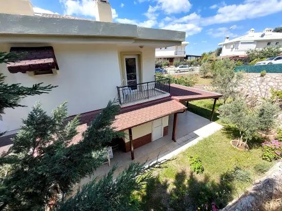 İzmir Seferihisar Doğanbey direkt am Meer null Site mit Garten zum Verkaufen 4+1 Sommerhaus –