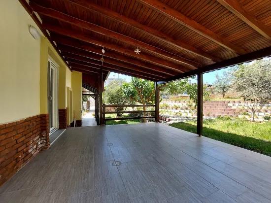 İzmir Seferihisar Doğanbey direkt am Meer null Site mit Garten zum Verkaufen 4+1 Sommerhaus –