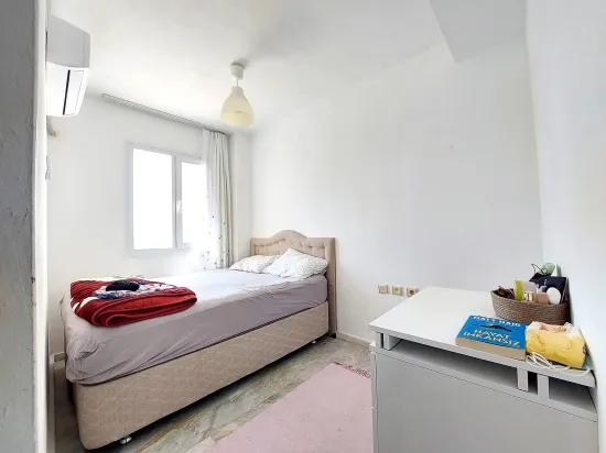 In Seferihisar Doğanbey gibt es eine villenartige Immobilie mit Garten und Meerblick zum Verkauf – 4+1 Villa
