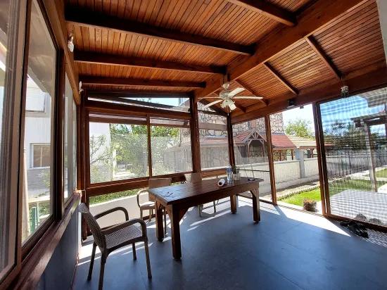 In Seferihisar Doğanbey gibt es eine villenartige Immobilie mit Garten und Meerblick zum Verkauf – 4+1 Villa