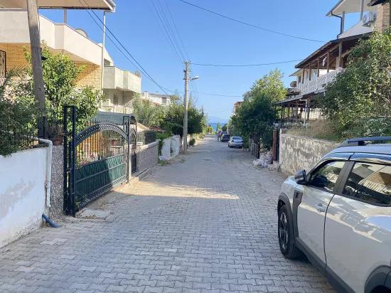 Im Seferihisar Atatürk Viertel, 100 Meter vom Meer entfernt, luxuriöse 3+1 Villa mit panoramischer Terasse