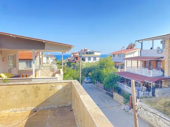 Im Seferihisar Atatürk Viertel, 100 Meter vom Meer entfernt, luxuriöse 3+1 Villa mit panoramischer Terasse