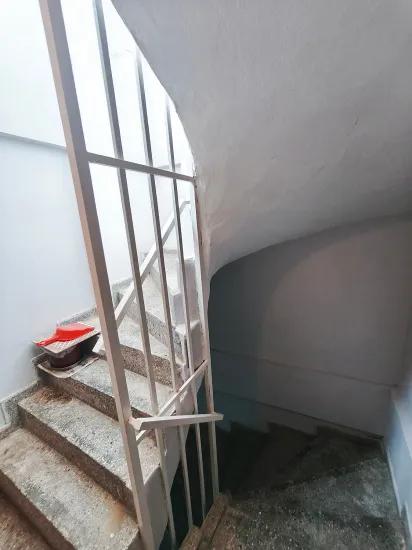 Gümüldür am Strand 1+1 50 m2 möbliert zu einem geeigneten Preis verkaufbare Wohnung