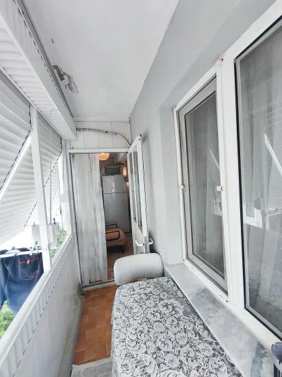 Gümüldür am Strand 1+1 50 m2 möbliert zu einem geeigneten Preis verkaufbare Wohnung