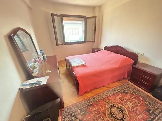 In Gümüldür, 100m vom Meer entfernt, Innerhalb des Geländes, eine villa mit großem garten zum verkauf 4+1