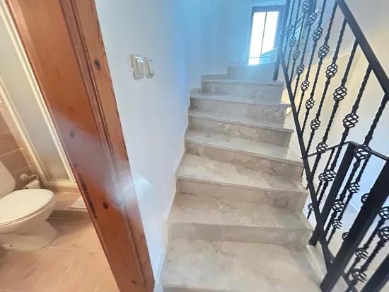 In Gümüldür, 100m vom Meer entfernt, Innerhalb des Geländes, eine villa mit großem garten zum verkauf 4+1