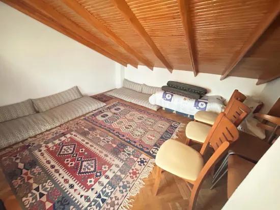 In Gümüldür, 100m vom Meer entfernt, Innerhalb des Geländes, eine villa mit großem garten zum verkauf 4+1