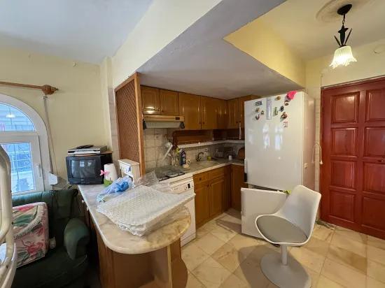 In Seferihisar Cumhuriyet Mah. 750m vom Meer entfernt, mit Pool und Obstgarten, 4+1 Villa zum Verkauf