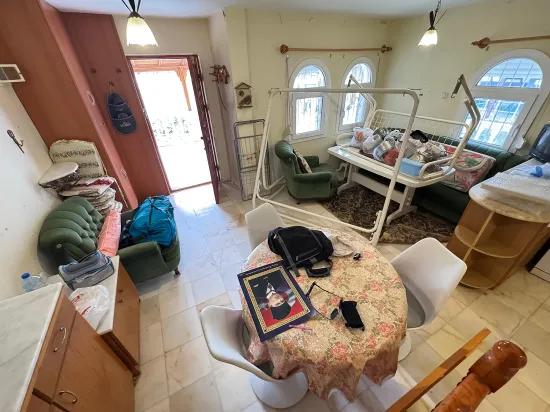 In Seferihisar Cumhuriyet Mah. 750m vom Meer entfernt, mit Pool und Obstgarten, 4+1 Villa zum Verkauf