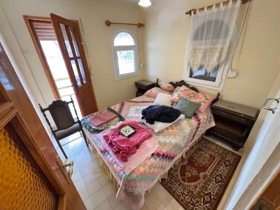 In Seferihisar Cumhuriyet Mah. 750m vom Meer entfernt, mit Pool und Obstgarten, 4+1 Villa zum Verkauf