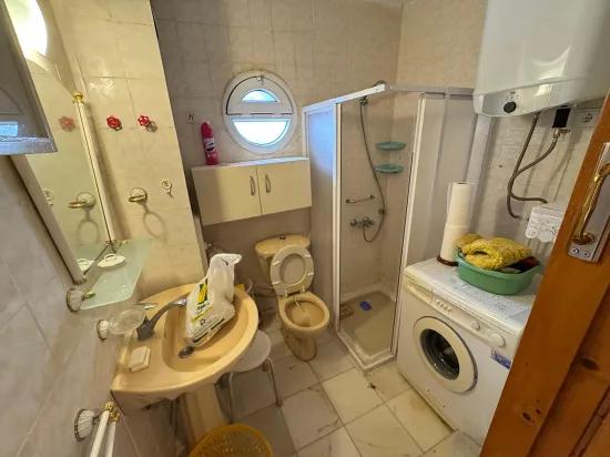 In Seferihisar Cumhuriyet Mah. 750m vom Meer entfernt, mit Pool und Obstgarten, 4+1 Villa zum Verkauf