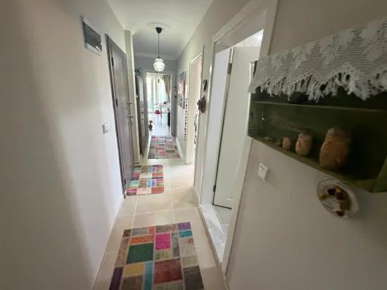In Seferihisar Bengiler, 350m vom Meer entfernt, mit Obstbäumen und großem Garten, 2+1 Wohnung zum Verkauf!