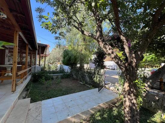 In Özderede, 2 Minuten von der See entfernt, geräumige Villa mit großem Garten, 3+1 Zimmer, zum Verkauf