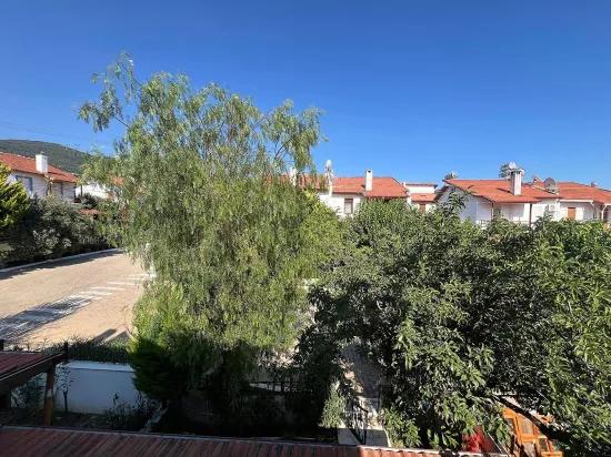 In Özderede, 2 Minuten von der See entfernt, geräumige Villa mit großem Garten, 3+1 Zimmer, zum Verkauf