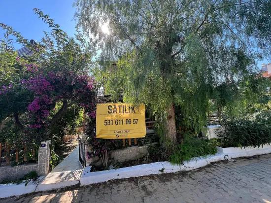 In Özderede, 2 Minuten von der See entfernt, geräumige Villa mit großem Garten, 3+1 Zimmer, zum Verkauf