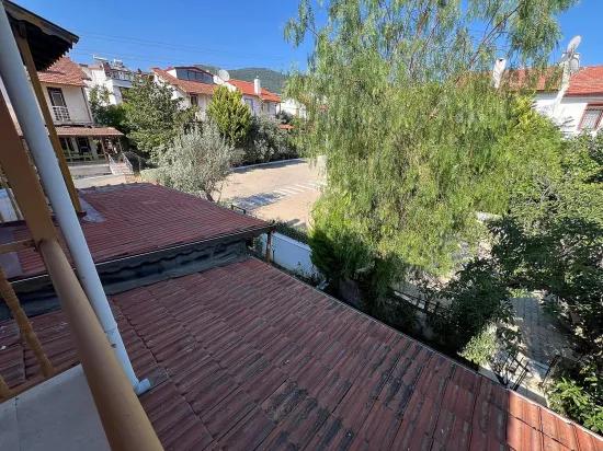 In Özderede, 2 Minuten von der See entfernt, geräumige Villa mit großem Garten, 3+1 Zimmer, zum Verkauf