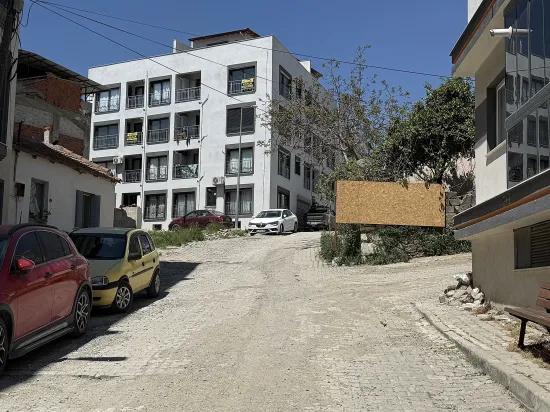 Seferihisars bevorzugtes Viertel bietet eine Gelegenheit 2+1 Wohnung zum Verkauf