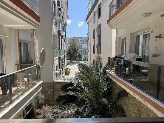 Seferihisars bevorzugtes Viertel bietet eine Gelegenheit 2+1 Wohnung zum Verkauf