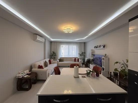 Seferihisars bevorzugtes Viertel bietet eine Gelegenheit 2+1 Wohnung zum Verkauf