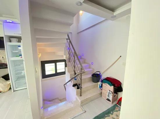 Seferihisar Mersin Alanı Mh. deniz manzaralı bahçeli satılık 3+1 Villa