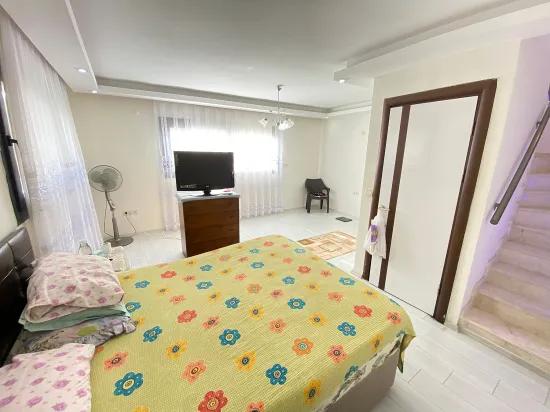 Seferihisar Mersin Alanı Mh. deniz manzaralı bahçeli satılık 3+1 Villa