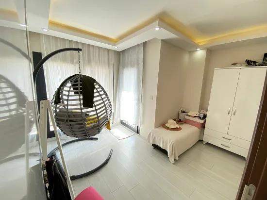 Seferihisar Mersin Alanı Mh. deniz manzaralı bahçeli satılık 3+1 Villa