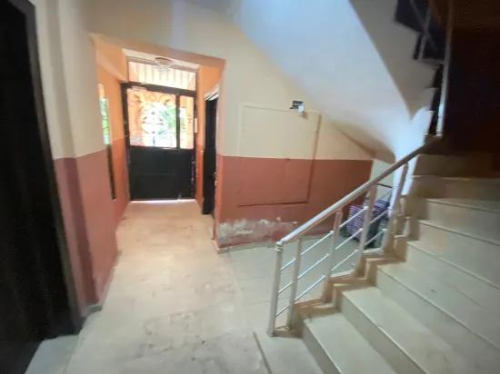 Im Bereich Seferihisar Ürkmezmersin, 100 Meter zum Meer, mit großem Garten, zum Verkauf 2+1 Wohnung!