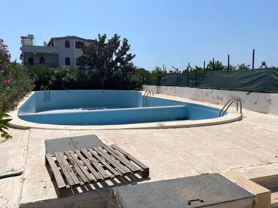 Seferihisar, In Bengeler, 400m zum Meer, mit Obstbäumen, kostenlos zu verkaufen, 3+1 Villa!