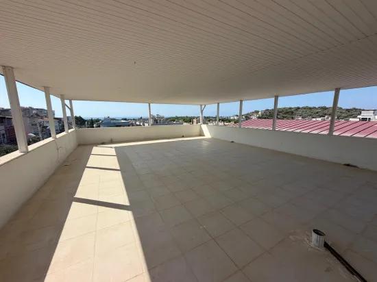 Seferihisar Ürkmez, mit Terrasse Voll Meerblick zu verkaufen Duplex Wohnung 2+1
