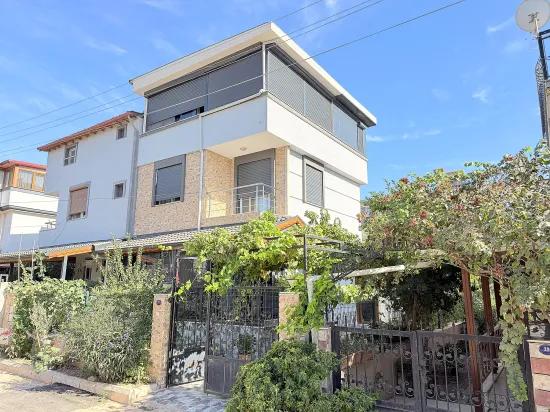 Seferihisar Doğanbey In Cumhuriyet nahe dem Meer Sommer‑winter Wohnen geeignet 3+1 Villa