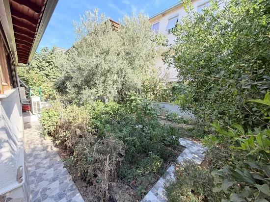 Seferihisar Doğanbey In Cumhuriyet nahe dem Meer Sommer‑winter Wohnen geeignet 3+1 Villa