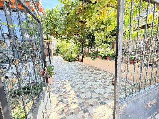 Seferihisar Doğanbey In Cumhuriyet nahe dem Meer Sommer‑winter Wohnen geeignet 3+1 Villa