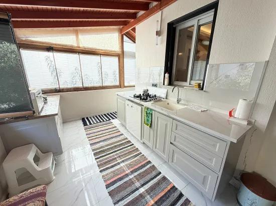 Seferihisar Doğanbey In Cumhuriyet nahe dem Meer Sommer‑winter Wohnen geeignet 3+1 Villa