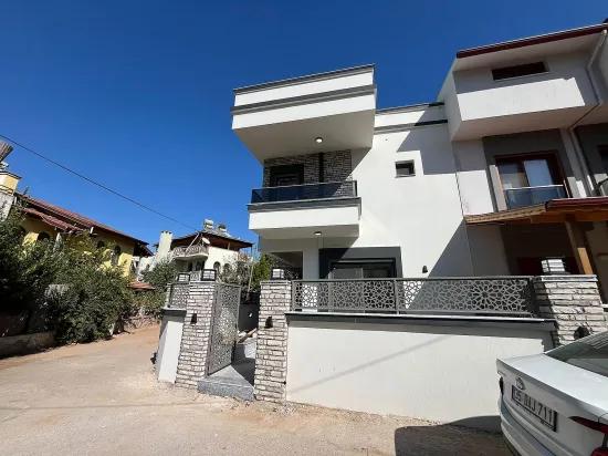 Menderes/özderede Meerseite 400m Zum Meer Breit Mit Garten Und Mit Parkplatz 3+1 Luxuriös Villa