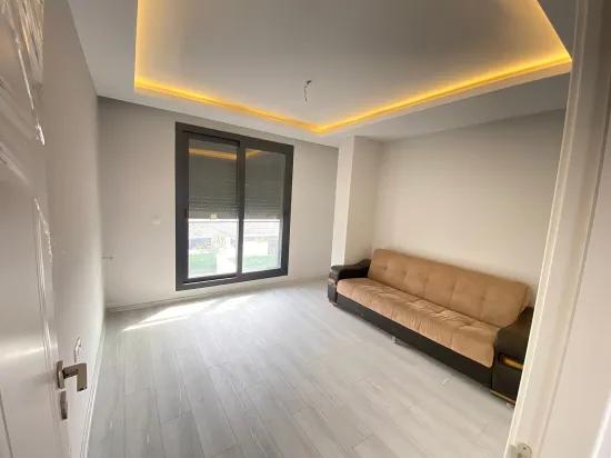 In Seferihisar Akarca, mit Pool, mit großem Garten, mit Wohnsitzgenehmigung, zu verkaufen 4+1 Villa