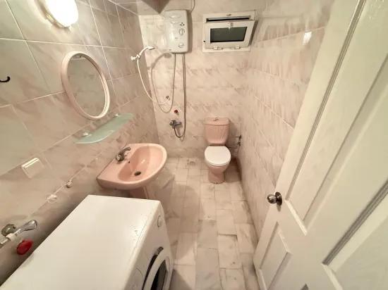 Im Seferihisar Mersin Gebiet 150 m zum Meer kostenfrei, geräumig zu verkaufen 2+1 Wohnung