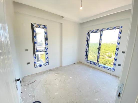 In Menderes Gümüldür mit Aufzug neu Im Komfort, an der Hauptstraße zu verkaufen 2+1 Gelegenheit Wohnung