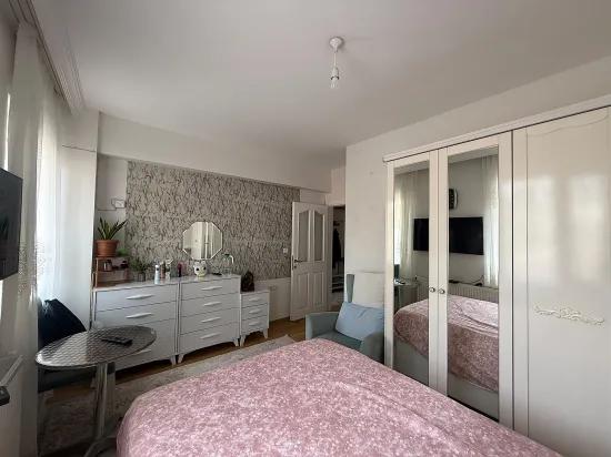 İzmir Seferihisar Hıdırlık Mahallesi'nde Merkezi Konumda Satılık 2+1 Daire