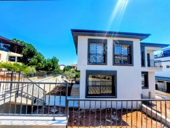 2+1 Sommervilla Mit Großem Garten Zum Verkauf In Seferihisar Payamlı