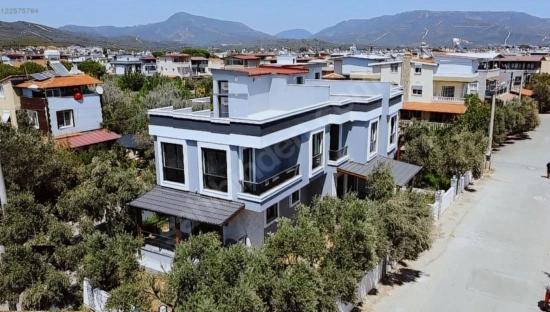 Eckvilla (3+1 Zimmer) In Doğanbey, In Meeresnähe, Mit Grünfläche Vor Dem Haus