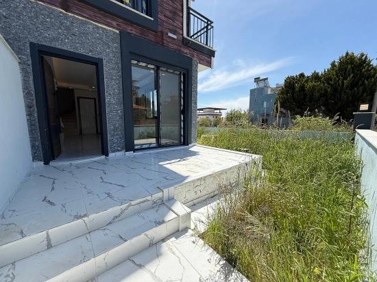 2+1 Villa Zum Verkauf In Doğanbey Mit Großem Garten, In Unmittelbarer Nähe Zum Meer