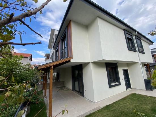 4+1 Villa Mit Separatem Garten Und Eigenem Garten In Unmittelbarer Nähe Zum Meer In Doğanbey Zu Verkaufen
