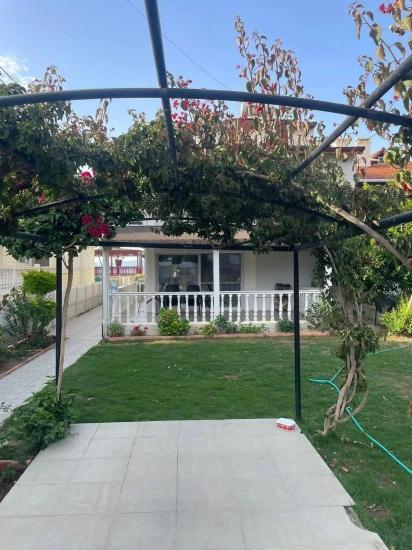 Villa Mit Großem Garten, Direkt Am Strand In Özdere Gelegen