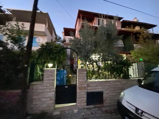 Möblierte 2+1-Zimmer-Wohnung Im Mittleren Stockwerk Von Ürkmez Seaside Zur Jahresmiete