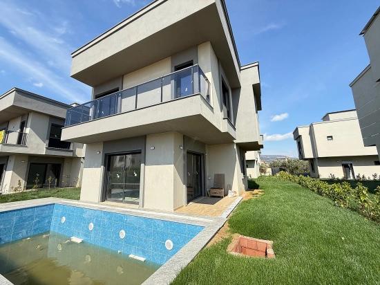 3+1 Villa Mit Freistehendem Pool In Doğanbey Zu Verkaufen