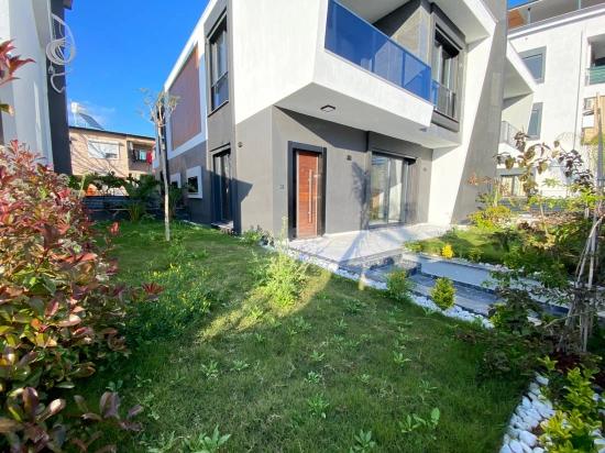 3+1-Zimmer-Villa Mit Fußbodenheizung In Ürkmez, In Meeresnähe, Zu Verkaufen